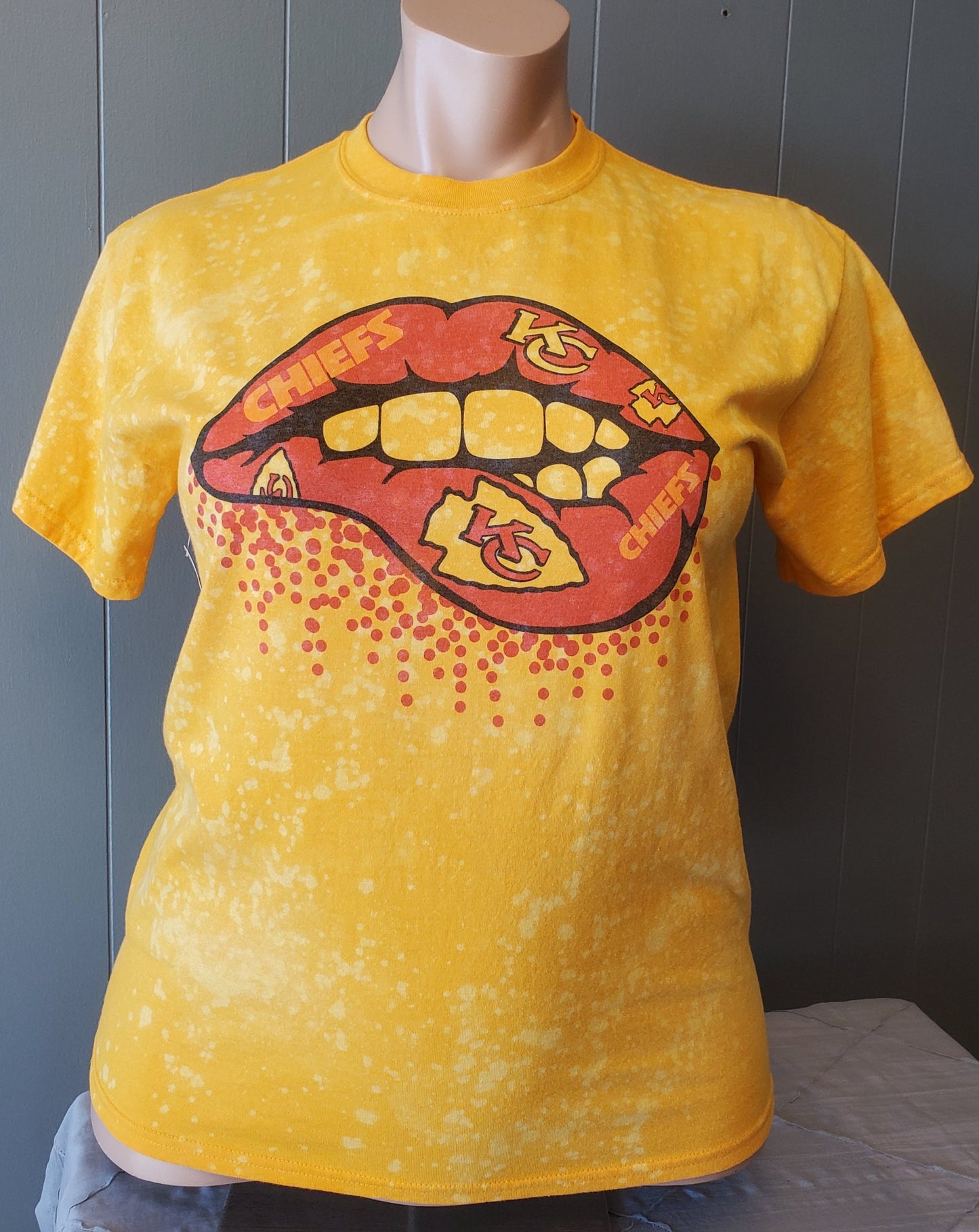 KC Lips Bleached T-Shirt